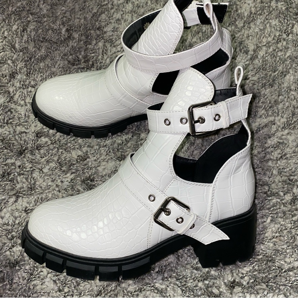 White Buckle Chunky croc pattern boots